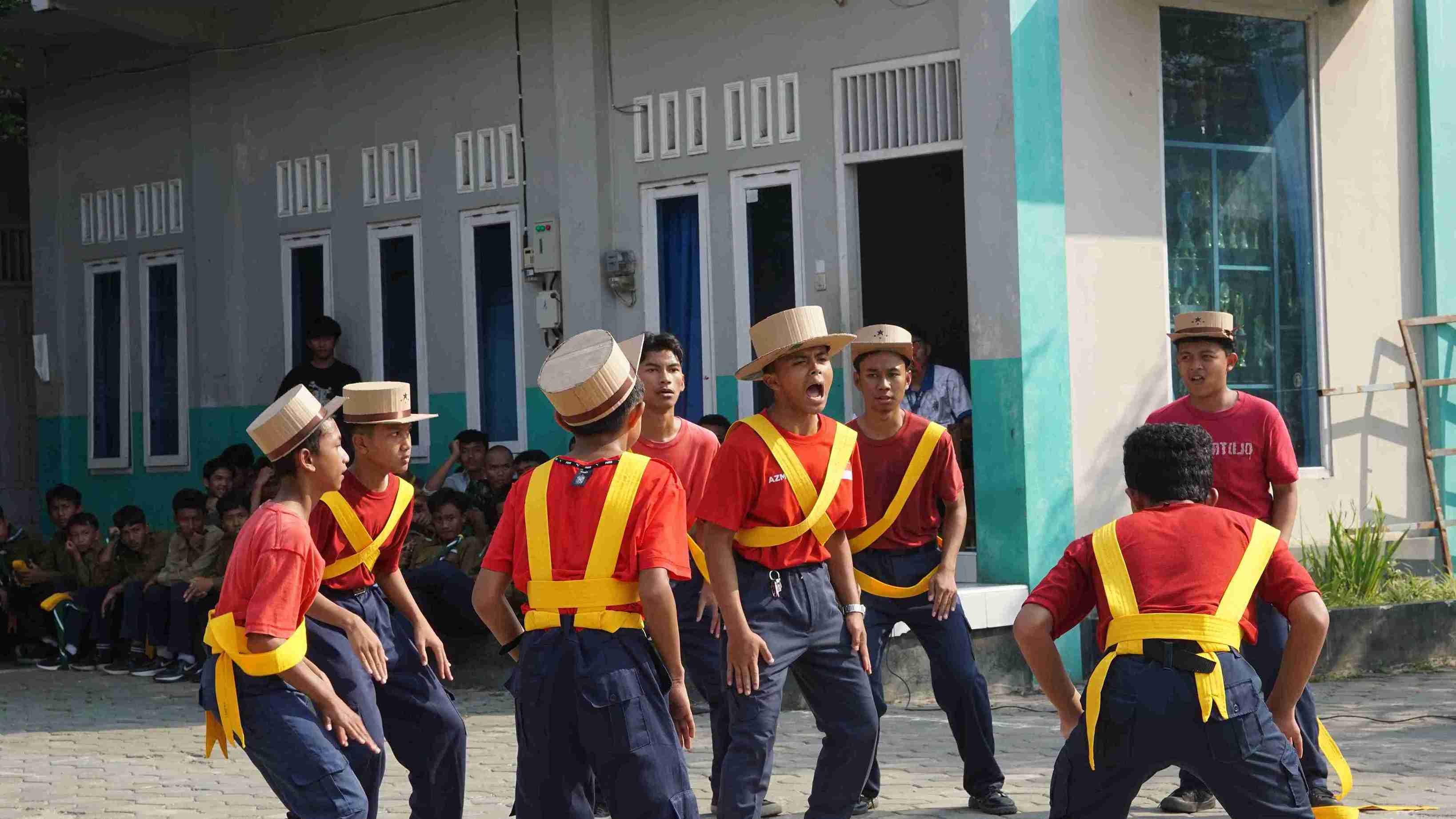 Slide kegiatan santri 1