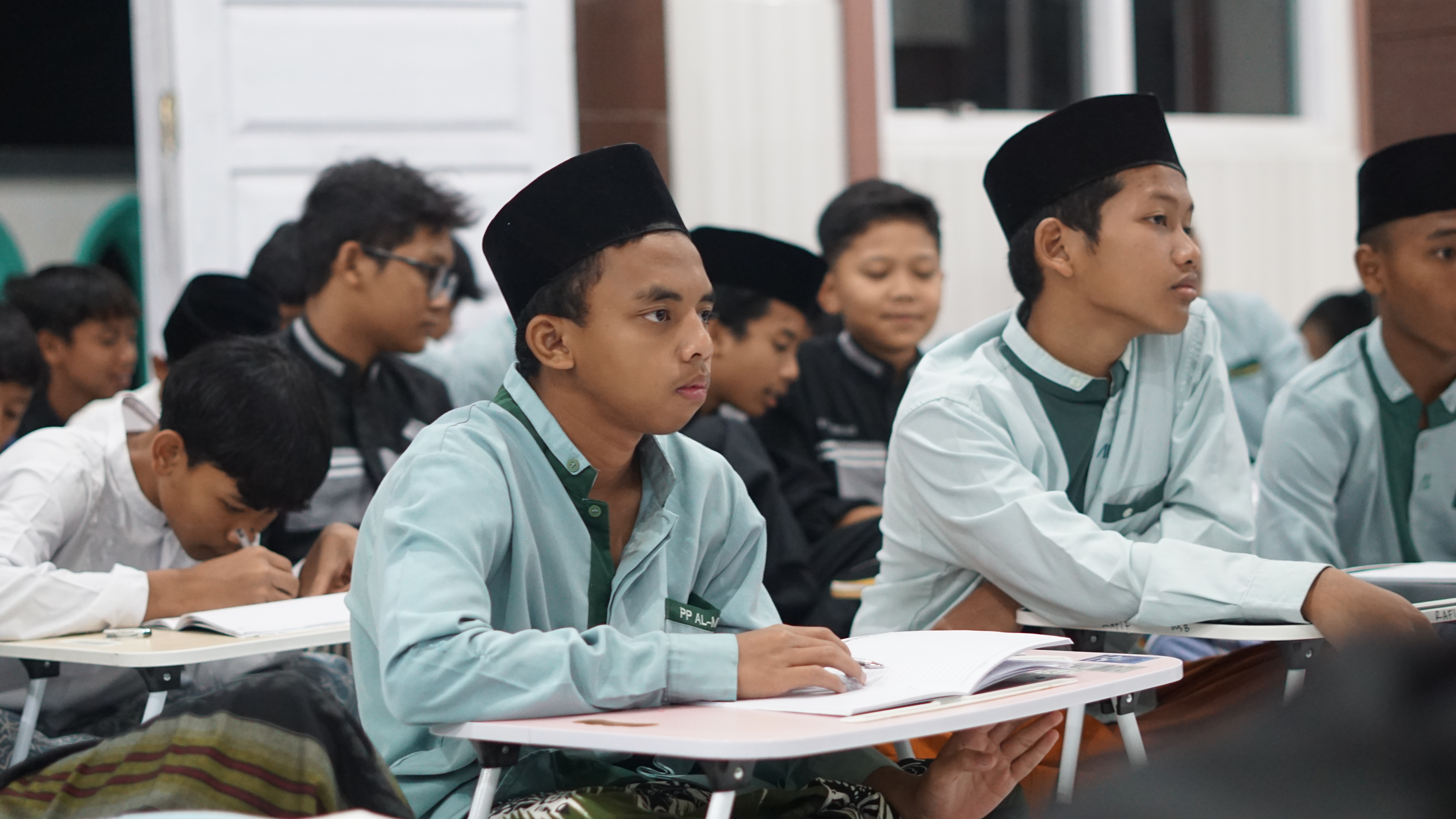 Slide kegiatan santri 3